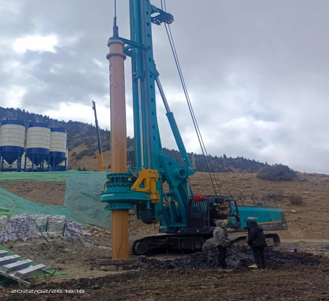 決戰“世界之巔”！山河智能旋挖鉆機實(shí)力助建川藏鐵路