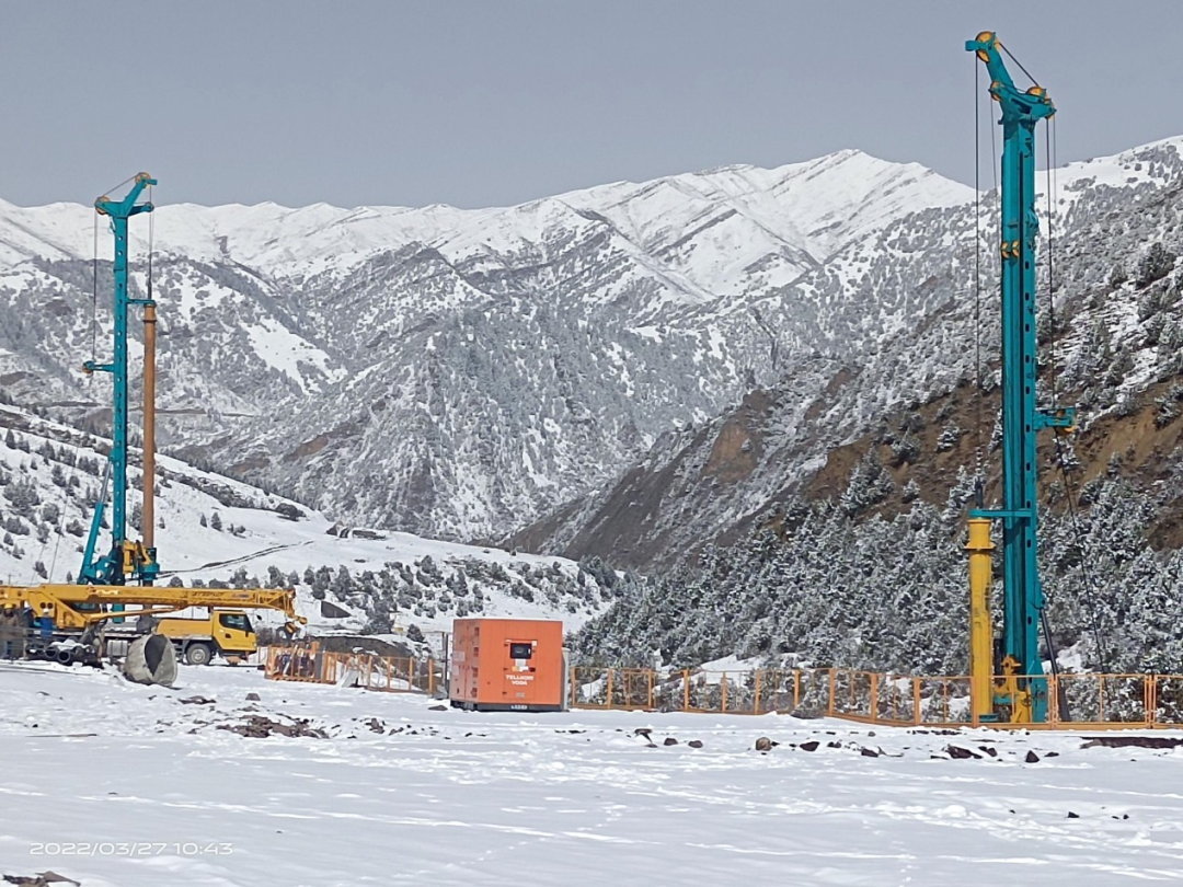 決戰“世界之巔”！山河智能旋挖鉆機實(shí)力助建川藏鐵路